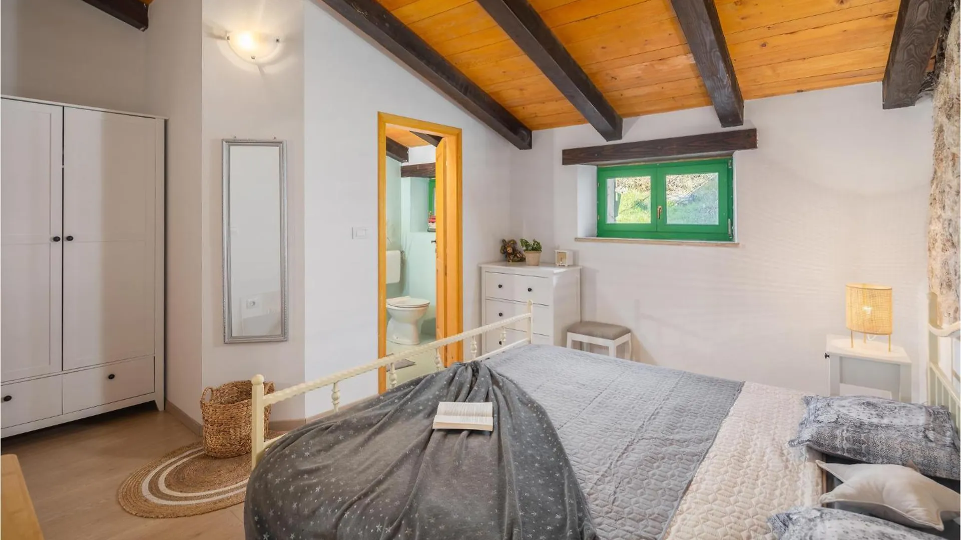 3 Bedroom Lovely Home In Sorici 0*,