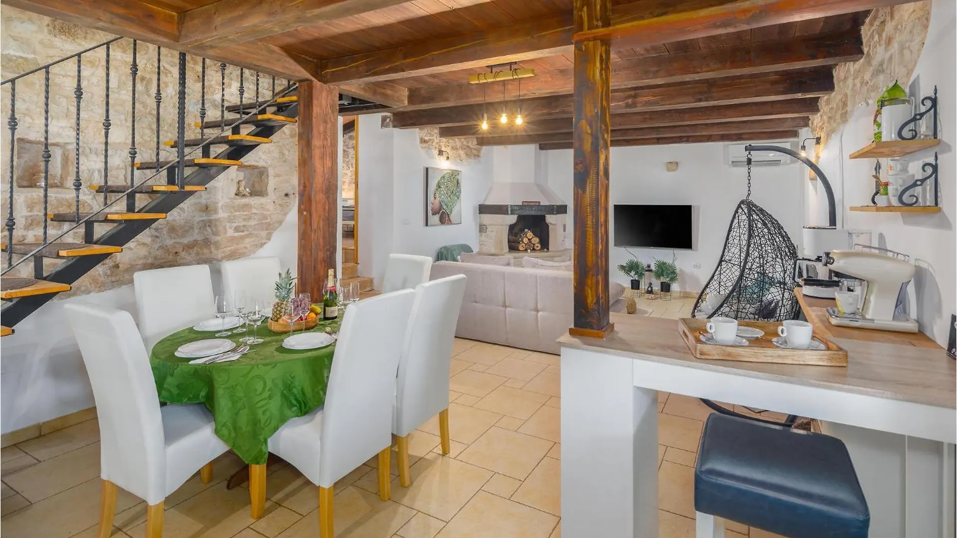 3 Bedroom Lovely Home In Sorici Holiday home